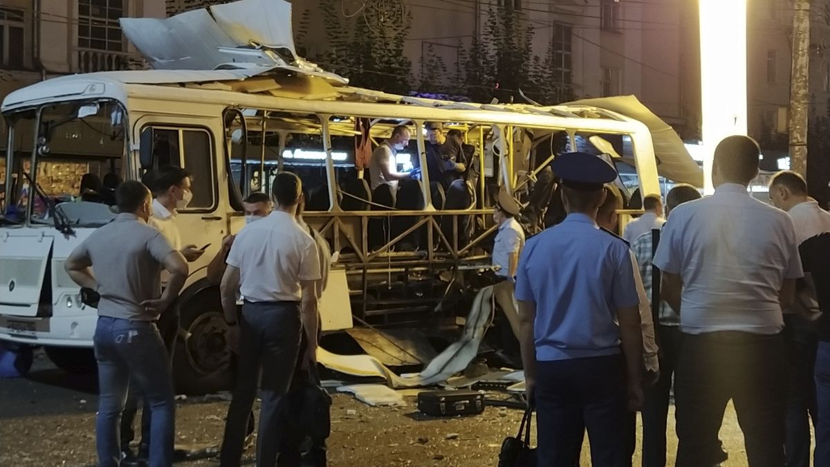V centru Voroněži explodoval autobus. Dva lidé nepřežili